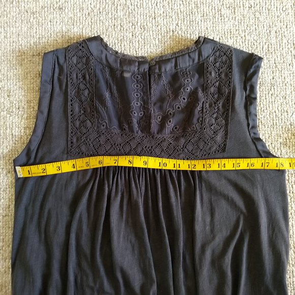 Anthro sleeveless Top with embroidered details - Picture 5 of 7